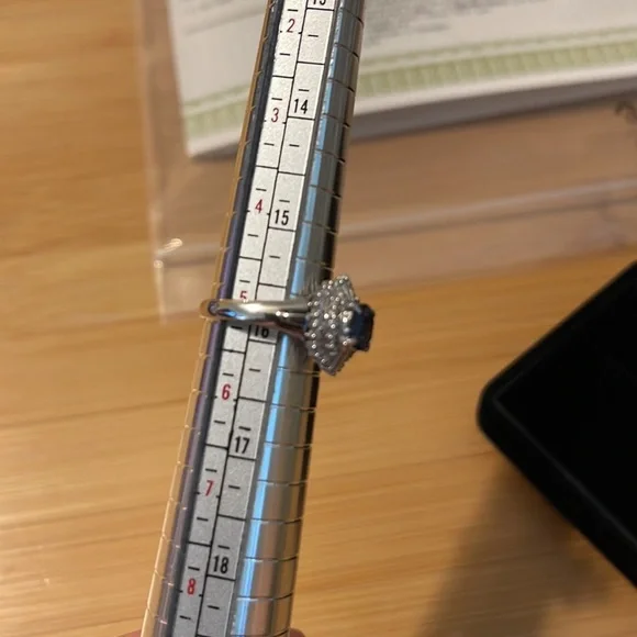 Hallmarked Pt900 natural Sapphire & natural Diamond ring with certificate size 5 - Picture 13 of 14